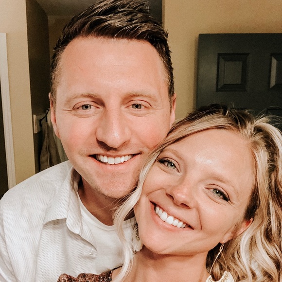 Meet your Posher, Courtney - Picture 2 of 5